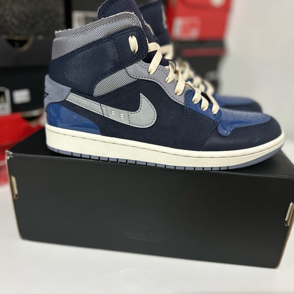 Jordan 1 Mid SE Craft
Obsidian French Blue Ashen Slate White - Picture 3 of 9